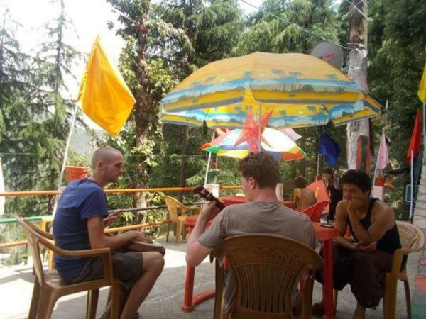 Mochila Youth Hostel Mcleod Ganj Dharamshala Esterno foto